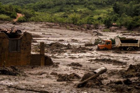 Destruição após o desastre ambiental causado pela Sanmarco em Mariana Lula - Metrópoles