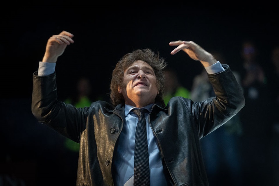 Imagem colorida do candidato à presidência da Argentina, Javier Milei - Metrópoles