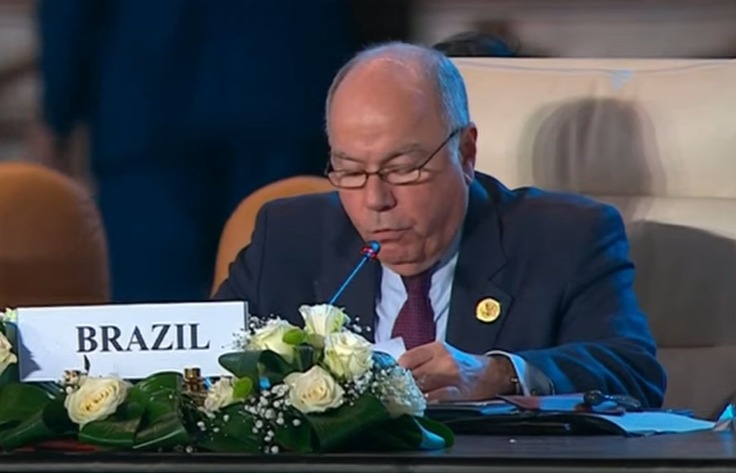 imagem colorida chanceler discursa em cúpula - metrópoles