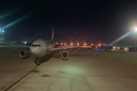 Imagem colorida de avião de repatriados do conflito Israel e Hamas - Metrópoles