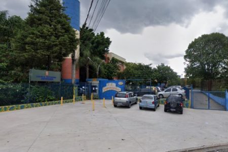 foto colorida de escola estadual em Sapopemba onde houve ataque a tiros; uma adolescente morreu e outras duas ficaram feridas na zona leste de São Paulo - Metrópoles