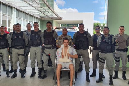 Imagem colorida mostra policial militar atropelado por empresário após receber alta de hospital - Metrópoles