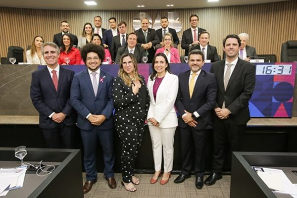 Fotografia colorida de advogados no Conselho Federal da OAB