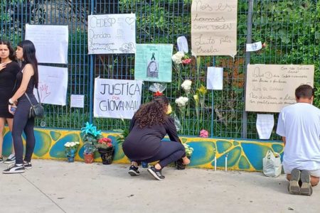 foto colorida de ato em homenagem à estudante Giovanna Bezerra da Silva em Sapopemba - Metrópoles