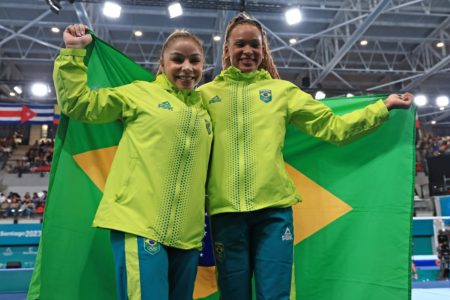 Rebeca Andrade e Flávia - Metrópoles