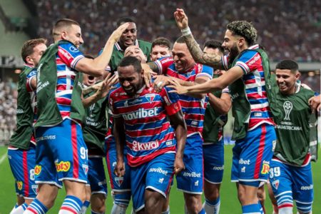 Jogadores do Fortaleza comemorando