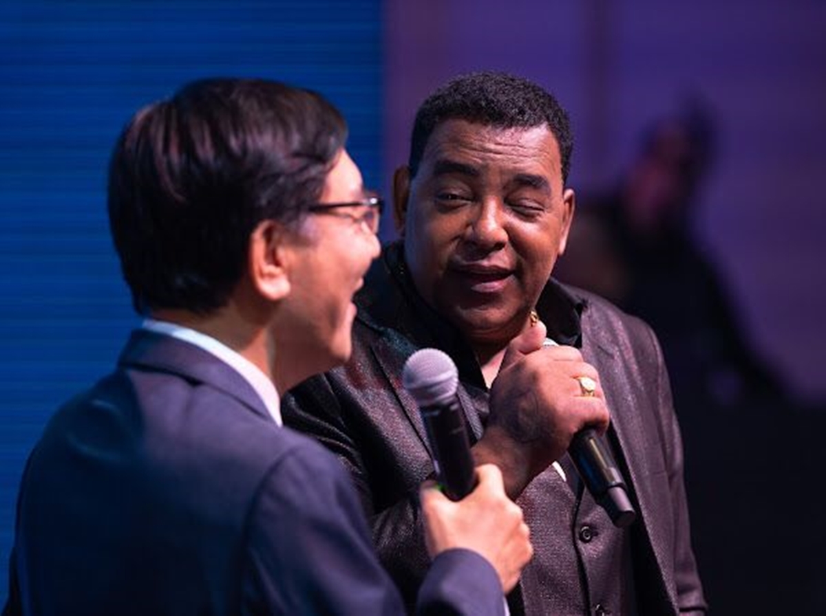 Embaixador da Coreia do Sul e Luiz Carlos, do Raça Negra - Metrópoles