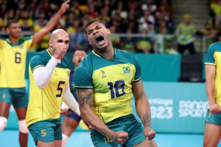 Imagem colorida dos jogadores de vôlei do Brasil - Metrópoles