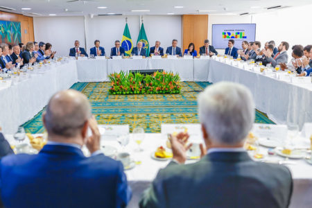 imagem colorida lula e líderes partidários da base aliada - metrópoles