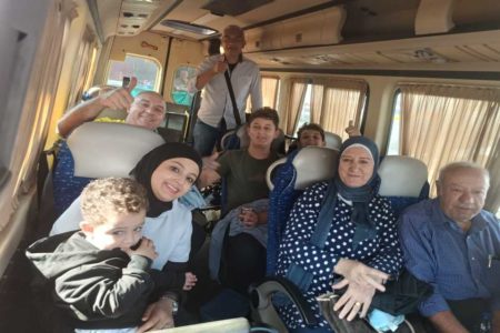 Imagem colorida ds brasileiros resgatados na Cisjordania - Metrópoles