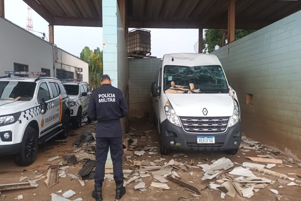 Fortes chuvas causam estragos no canil e na garagem do quartel da PMDF