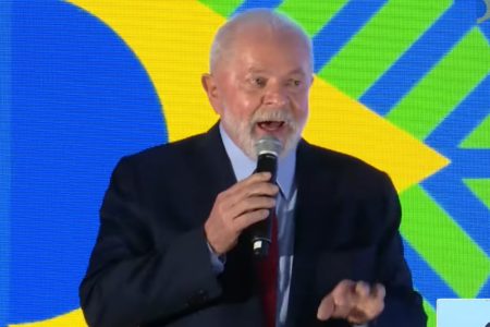 Foto colorida do presidente Lula em evento com empresários no dia 7 de novembro - Metrópoles