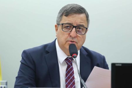 imagem colorida mostra deputado danilo forte déficit zero - Metrópoles