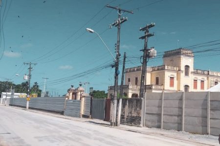 Imagem colorida mostra trecho do bairro de Mutange, em Maceió - Metrópoles