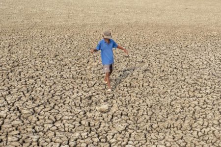 Imagem colorida mostra Fenômeno El Nino causa seca na Indonésia - Metrópoles