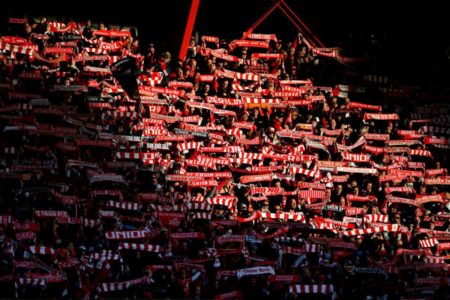 Imagem colorida da torcida do Union Berlin- Metrópoles