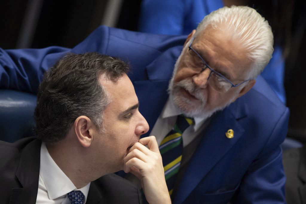 Barroso Líder do governo no Senado, Jaques Wagner (PT-BA) ao lado do presidente do Senado Rodrigo Pacheco - Metrópoles