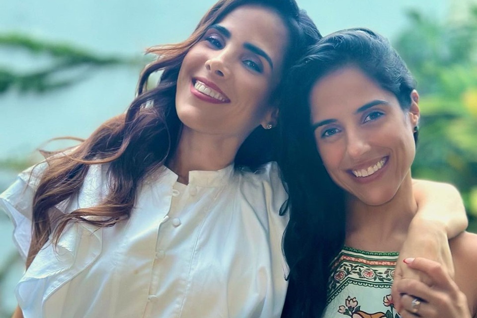 Wanessa e Camilla Camargo e posam juntas e sorridentes - Metrópoles