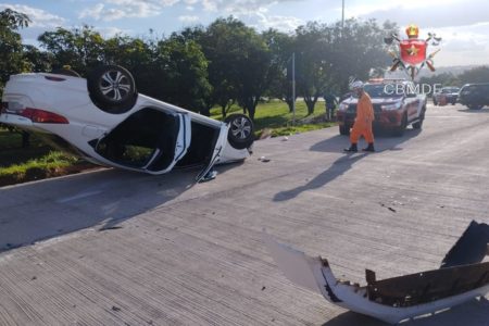 Acidente envolvendo 4 carros e uma moto deixa duas vítimas 1