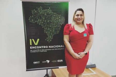 Foto colorida de Luciane Barbosa Farias, conhecida como a dama do tráfico mulher líder cv - Metrópoles