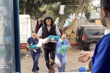 Imagem colorida mostra bebês prematuros em tratamento na UTI outro departamento do Hospital Al-Shifa, em Gaza ONU - Metrópoles