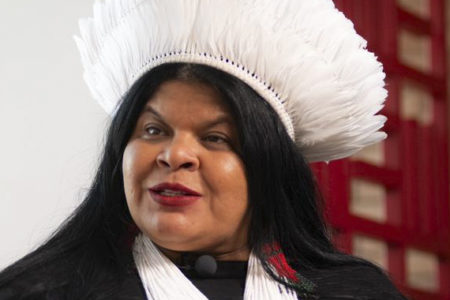 Foto colorida da ministra dos Povos Indígenas, Sonia Guajajara (PSol) - Metrópoles