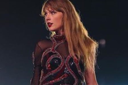 foto colorida da cantora taylor swift; venda de ingressos para o show da cantora são alvo de investigação do Procon - Metrópoles