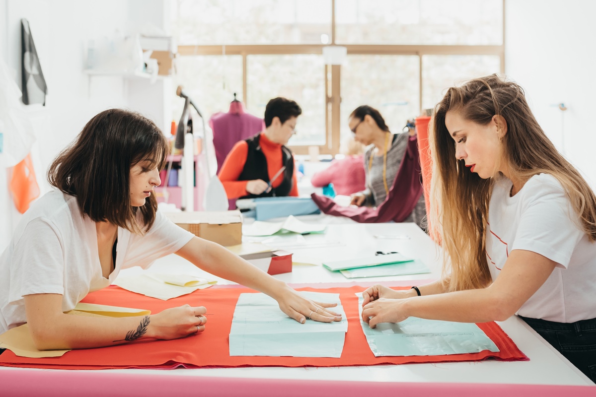 estudantes de moda casa de criadores - metrópoles