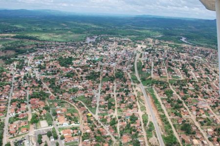 Imagem colorida mostra paisagem de Araçuaí, em minas gerais - metrópoels