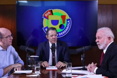 imagem presidente lula e haddad em bancada - metrópoles