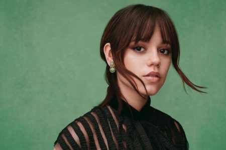 Foto colorida de Jenna Ortega de blusa preta - Metrópoles