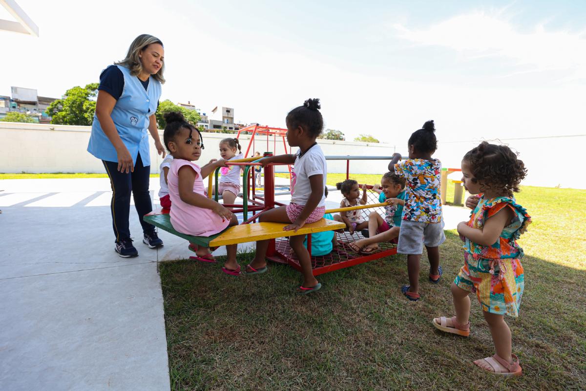 Foto colorida de crianças em creche da Prefeitura de São Paulo - Metrópoles