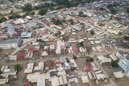 Fotos de drone mostram estragos e Rio do Sul coberta por lama de mais uma enchente