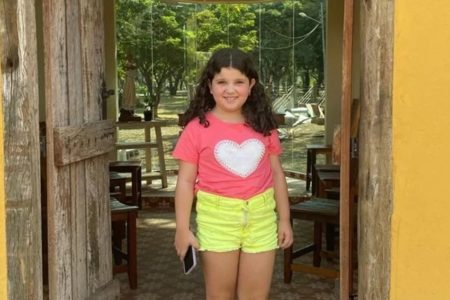 Imagem colorida de menina de 7 anos que morreu por conta de dengue hemorrágica