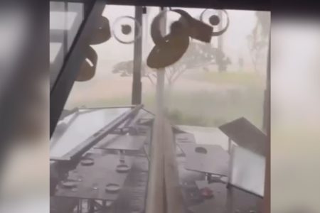 Chuva em restaurante no Lago Sul