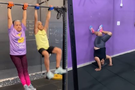 Foto colorida de uma idosa fazendo crossfit - Metrópoles