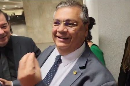 Imagem colorida de Flávio Dino em visita ao senado