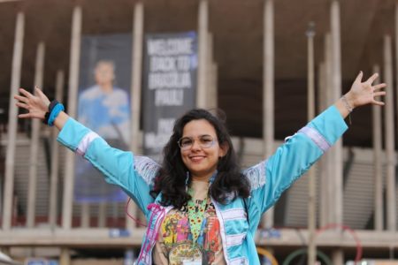 A fã Maria Eduarda Santos Freitas veio ao show do ex-Beatles Paul McCartney, com a roupa utilizada pelo cantor no álbum Sgt