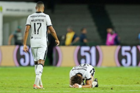 Imagem colorida de Marlon Freitas e Adryelson, jogadores do Botafogo- Metrópoles