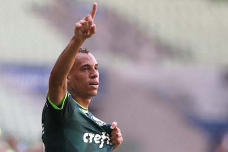 Palmeiras vence fluminense e fica perto de titulo do Brasileirão