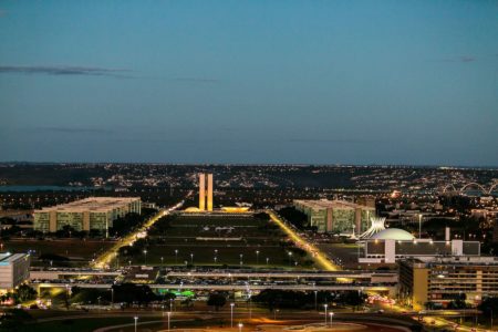 foto colorida da esplanada dos ministérios em Brasília - Metrópoles