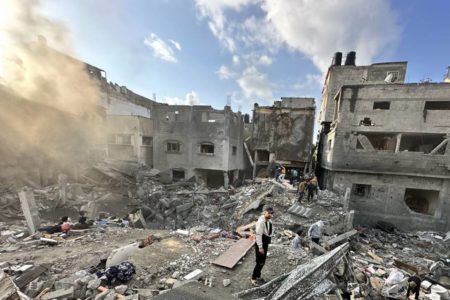 Imagem colorida mostra destruição em campo de refugiados após ataque de israel - Metrópoles