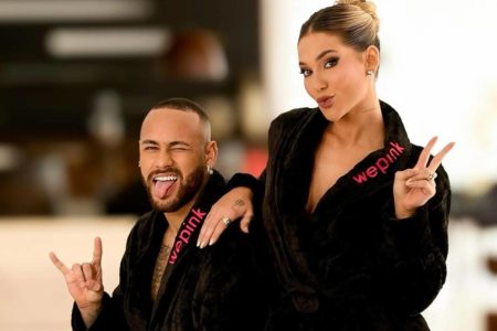 foto colorida de Virginia Fonseca e Neymar de roupão preto - metrópoles