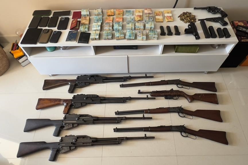 Armas e dinheiro do crime