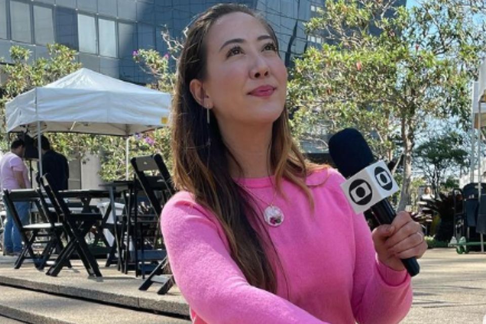 Foto colorida de Juliane Massaoka, repórter do Encontro - Metrópoles