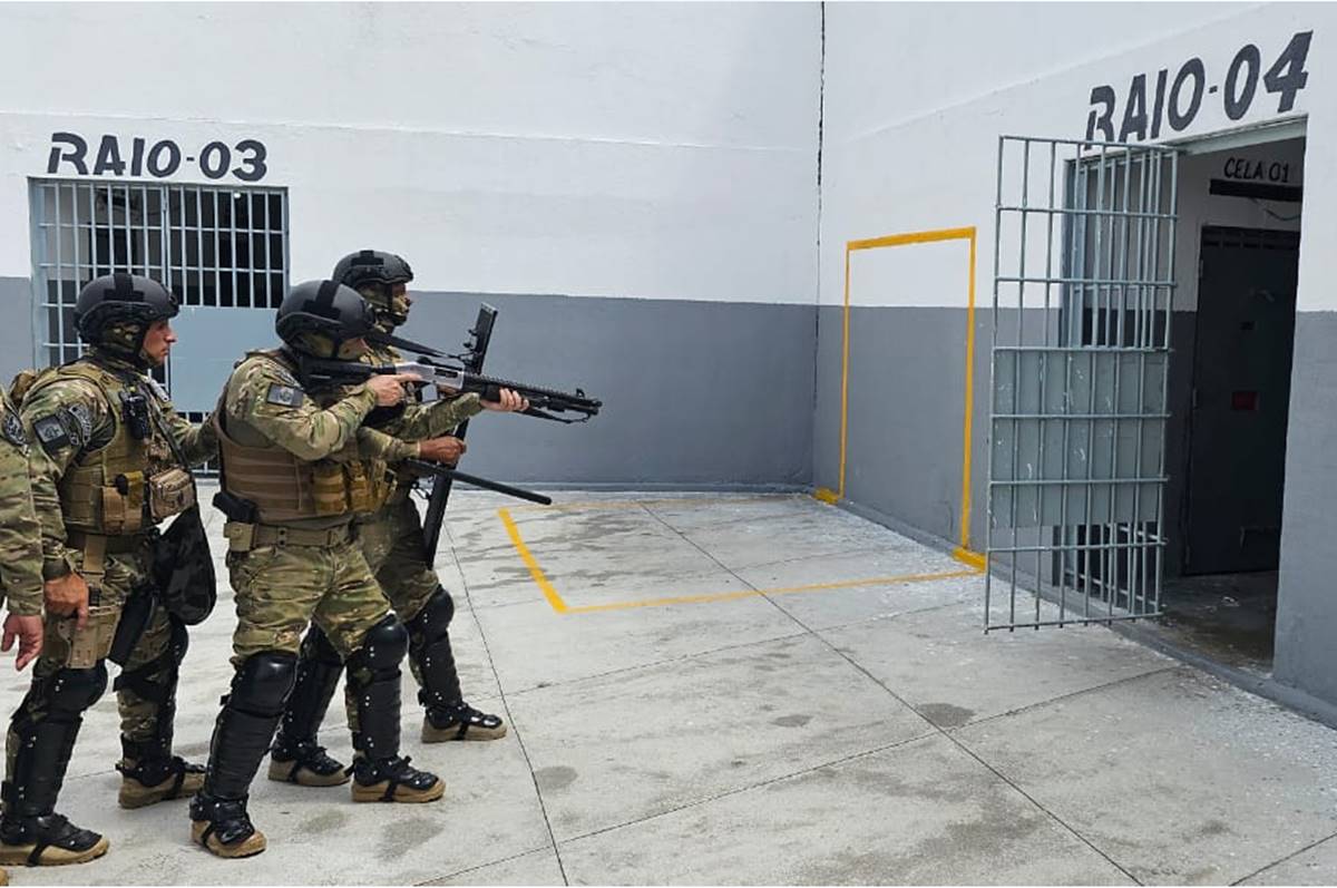 Megaoperação recolhe celulares e armas em presídios de todo o país