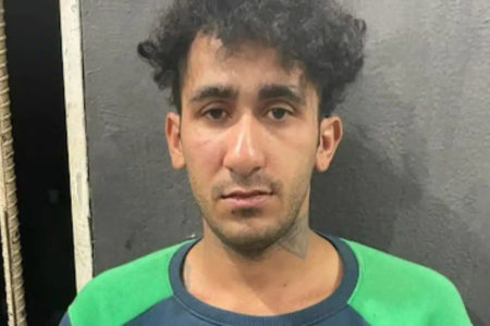 Homem usa faca, enxada e botijão de gás para matar jovem em Cotia
