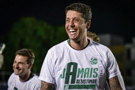 Treinador Thiago Carpini em ação pelo juventude