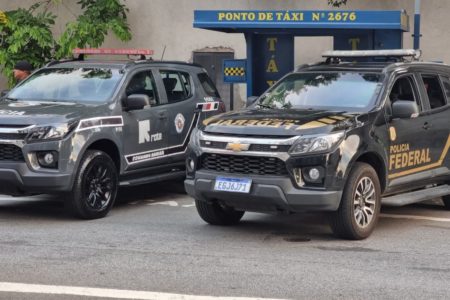 Foto colorida de viatura da Polícia Federal - Metrópoles