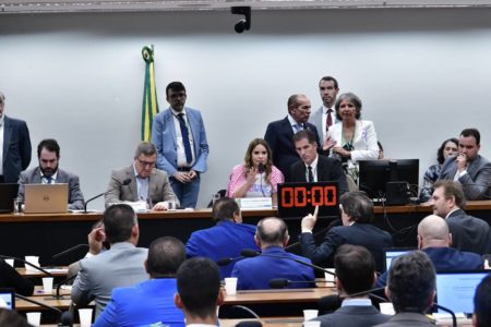 comissão mista de orçamento aprova relatório LDO 2024 - Metrópoles